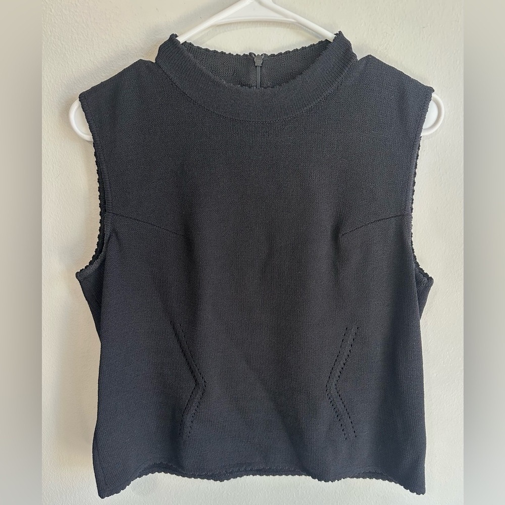St. John Black Knit Tank Sleeveless Top scalloped neck and hem Size Medium